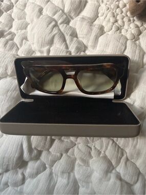 VEHLA Tortoiseshell Sunglasses with Green Lenses